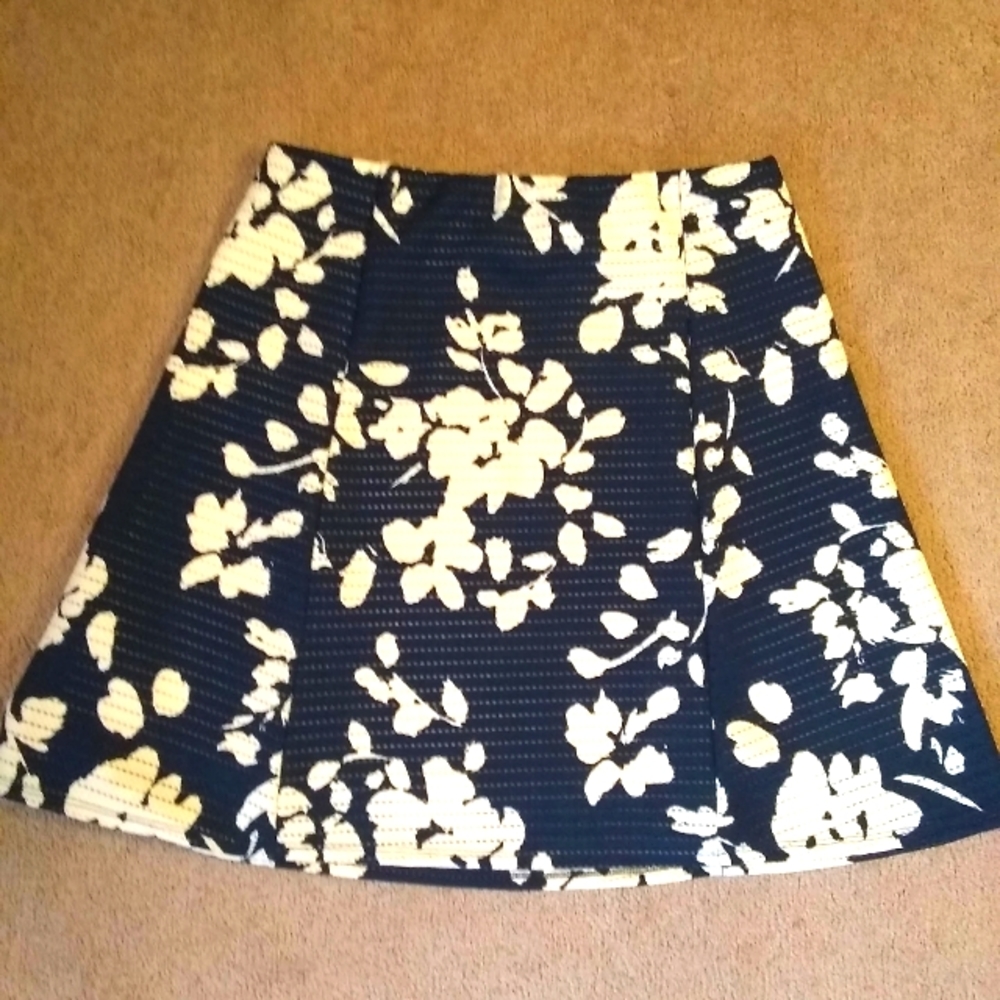 Renee C navy and white floral skirt, XL